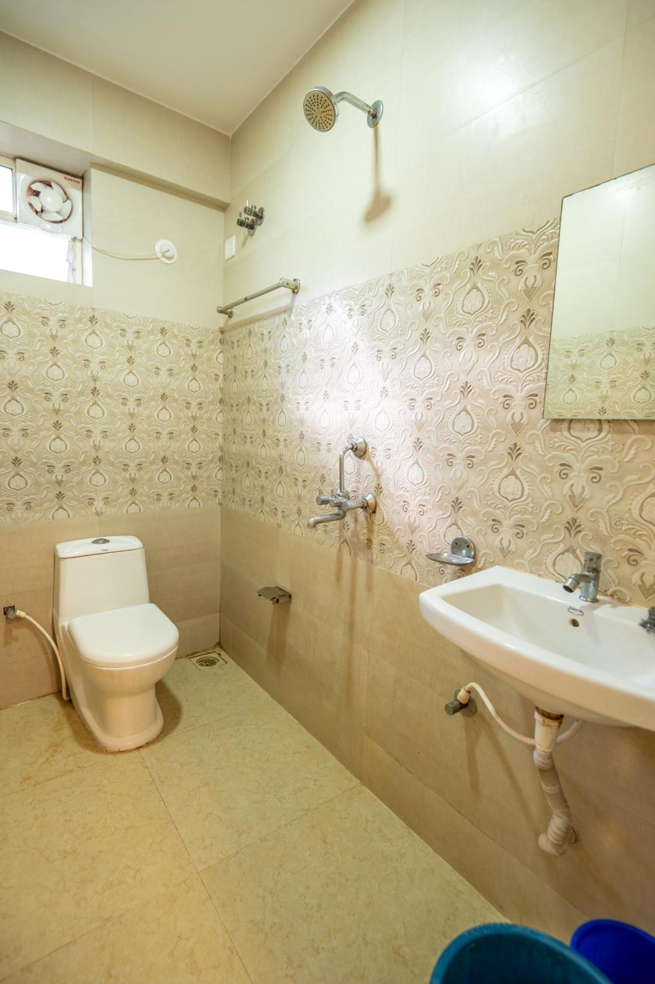 Morjim Sea Waves-Beach Front Hotel Екстер'єр фото