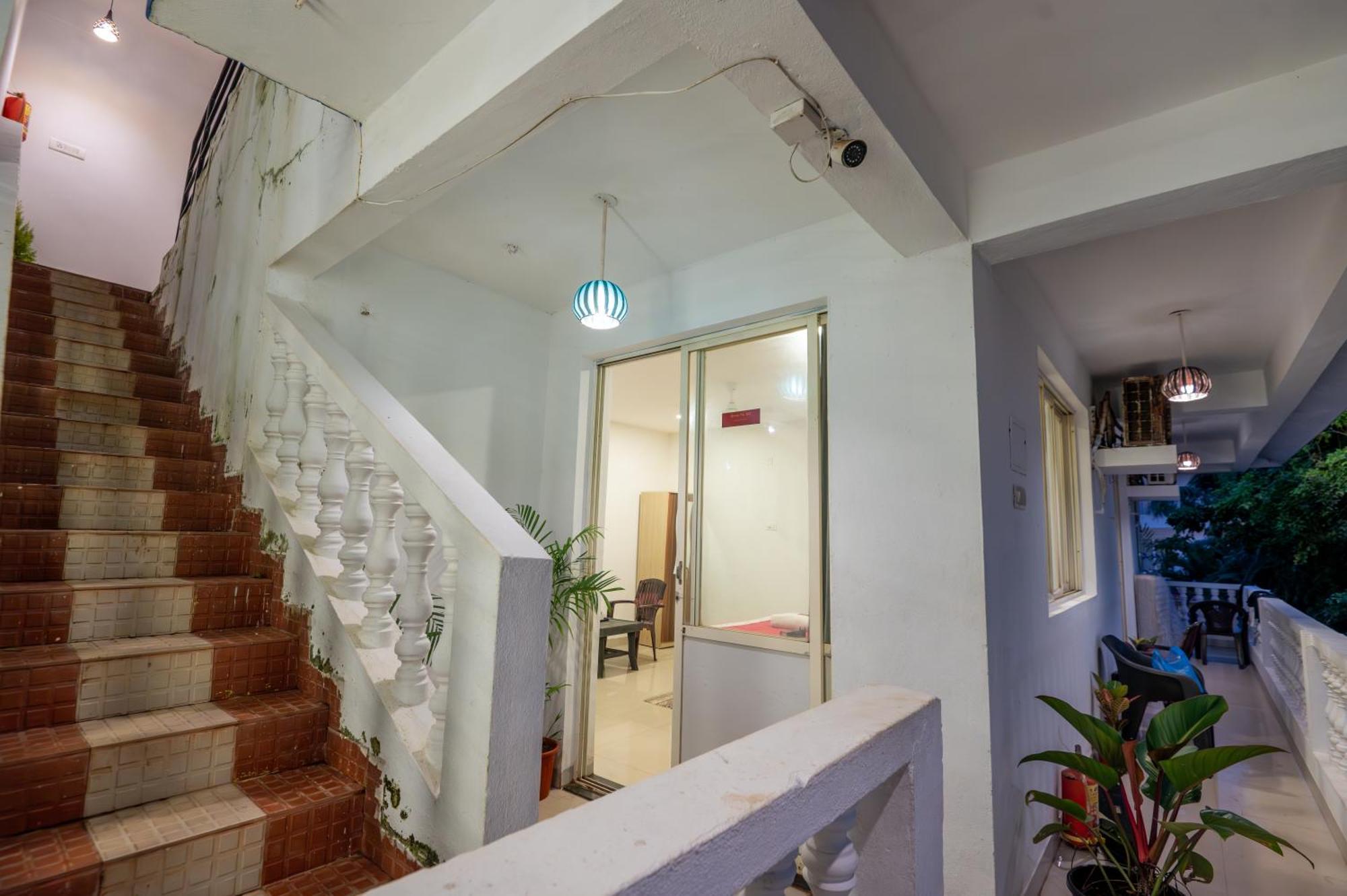 Morjim Sea Waves-Beach Front Hotel Екстер'єр фото