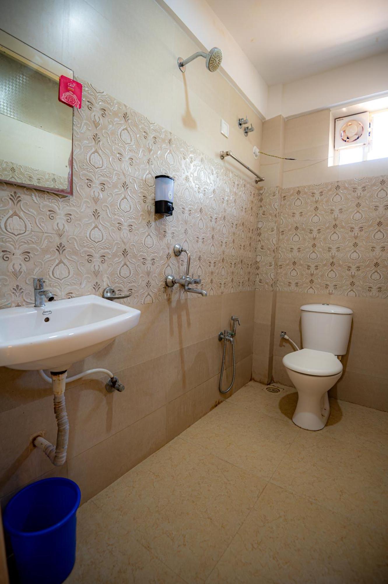 Morjim Sea Waves-Beach Front Hotel Екстер'єр фото