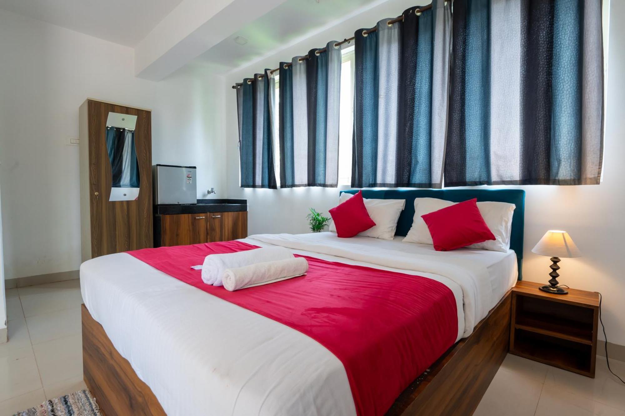 Morjim Sea Waves-Beach Front Hotel Екстер'єр фото