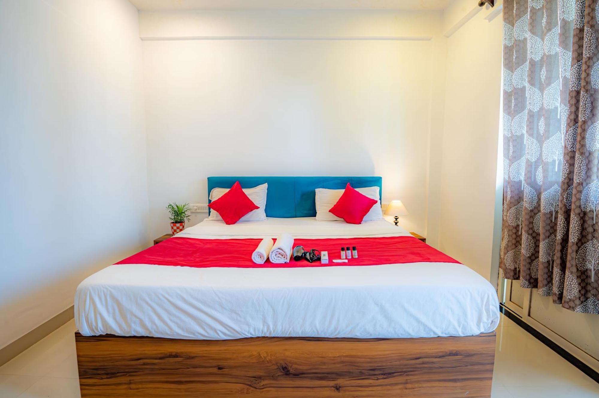 Morjim Sea Waves-Beach Front Hotel Екстер'єр фото
