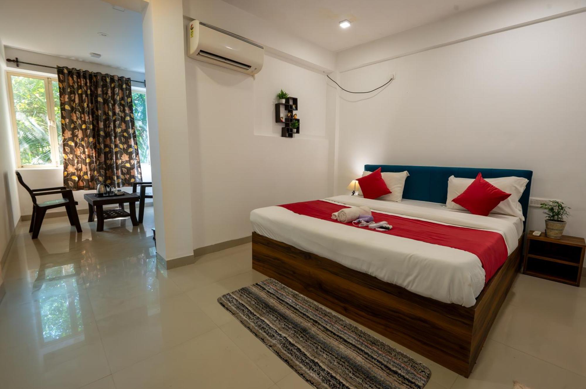 Morjim Sea Waves-Beach Front Hotel Екстер'єр фото