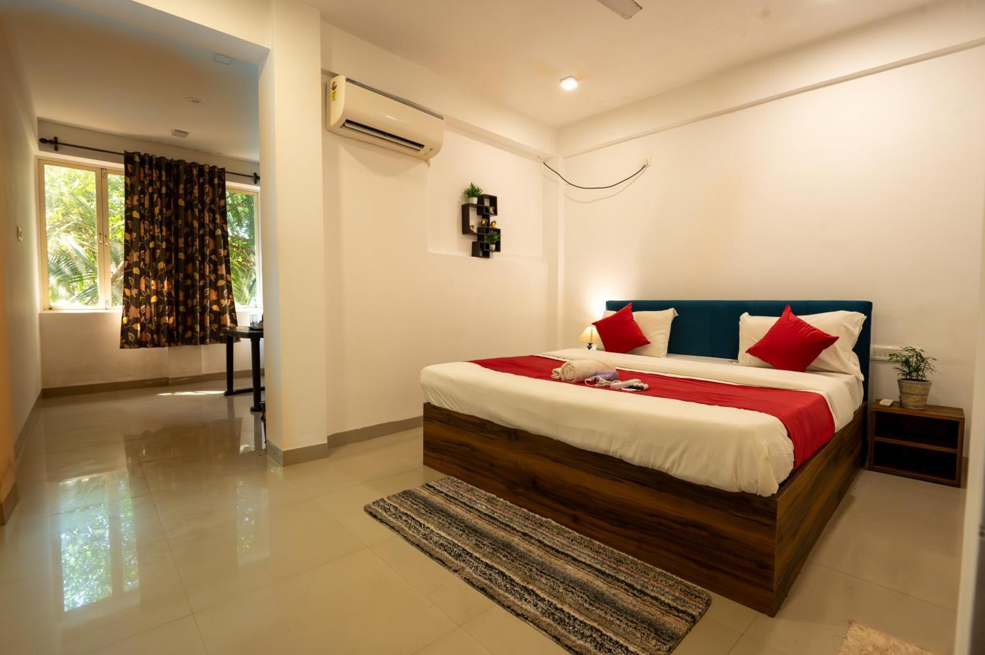 Morjim Sea Waves-Beach Front Hotel Екстер'єр фото