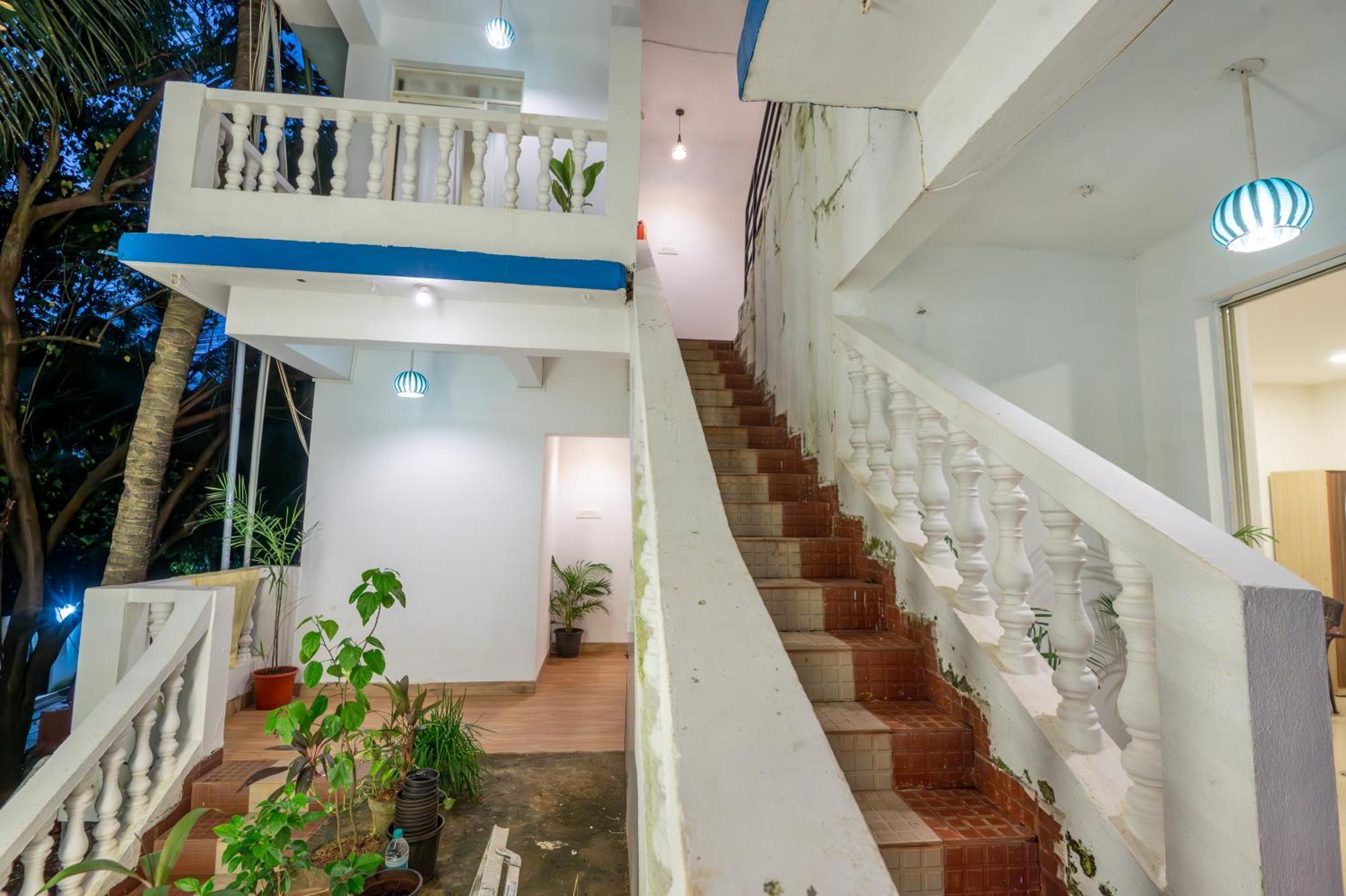 Morjim Sea Waves-Beach Front Hotel Екстер'єр фото